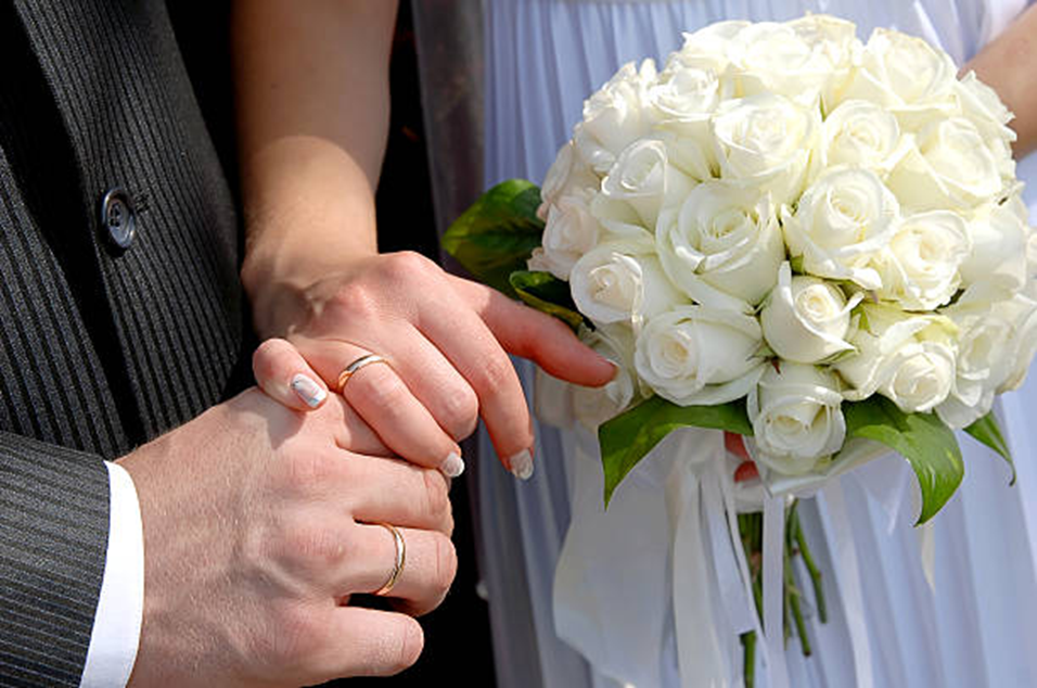 Micro Weddings & Elopements: Floral Ideas That Still Feel Luxurious | Posy & Flute